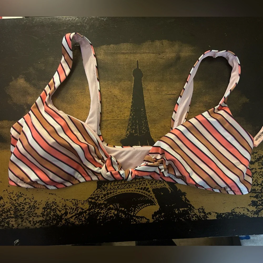 NWT Victoria’s Secret Bikini Top 👙 - Picture 4 of 8